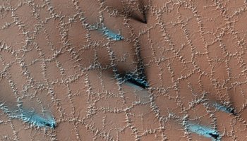 The surface of Mars is cracking through bizarre polygons