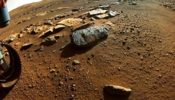 The surface of Mars would have to be dug up to 6.6 feet to find life